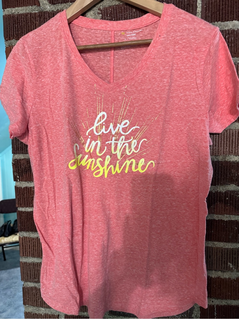 tek gear Coral V-Neck 'Live in the Sunshine' Graphic Tee